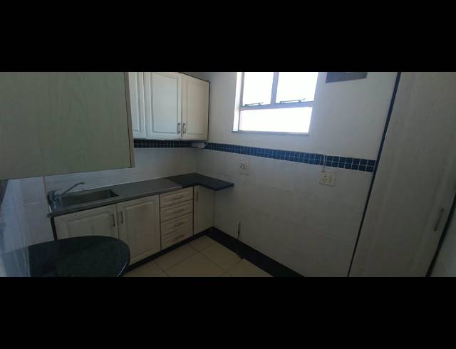 1.5 BEDROOM FLAT FOR SALE IN ESSENWOOD